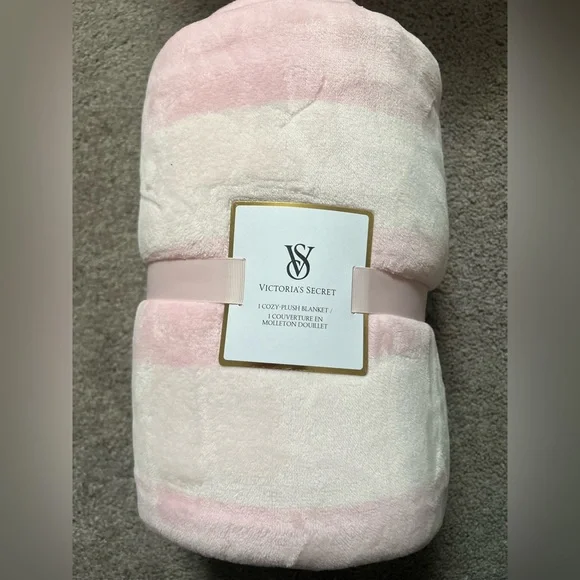VICTORIAS Secret Sherpa Throw *NWT* - Picture 1 of 3